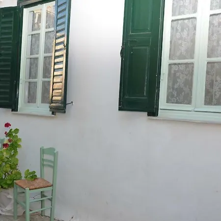 Aegli Hostel *